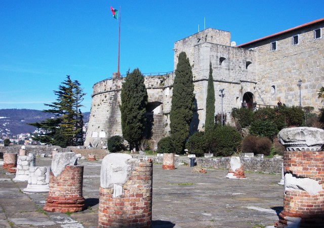 Castello (Castle) di San Giusto -- + Roman ruins